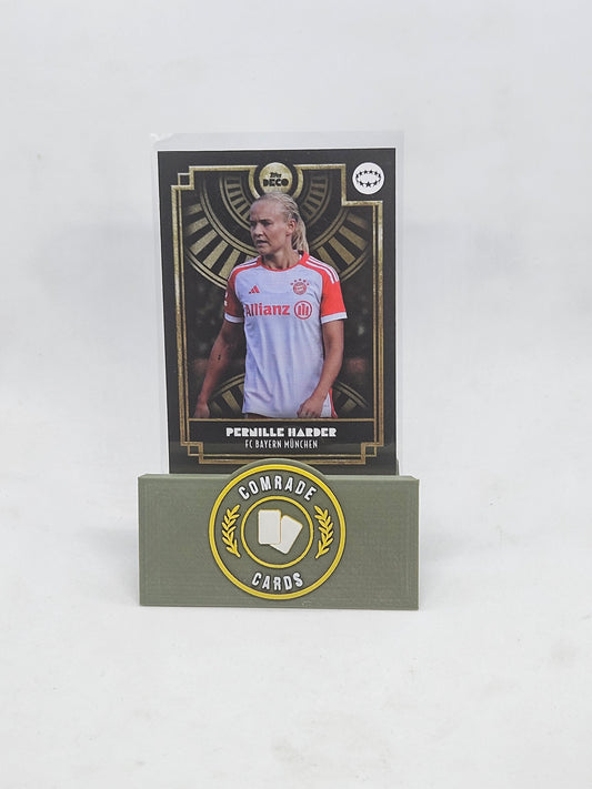 Pernille Harder - Bayern Munchen (Current Stars) Base Topps Deco 23/24